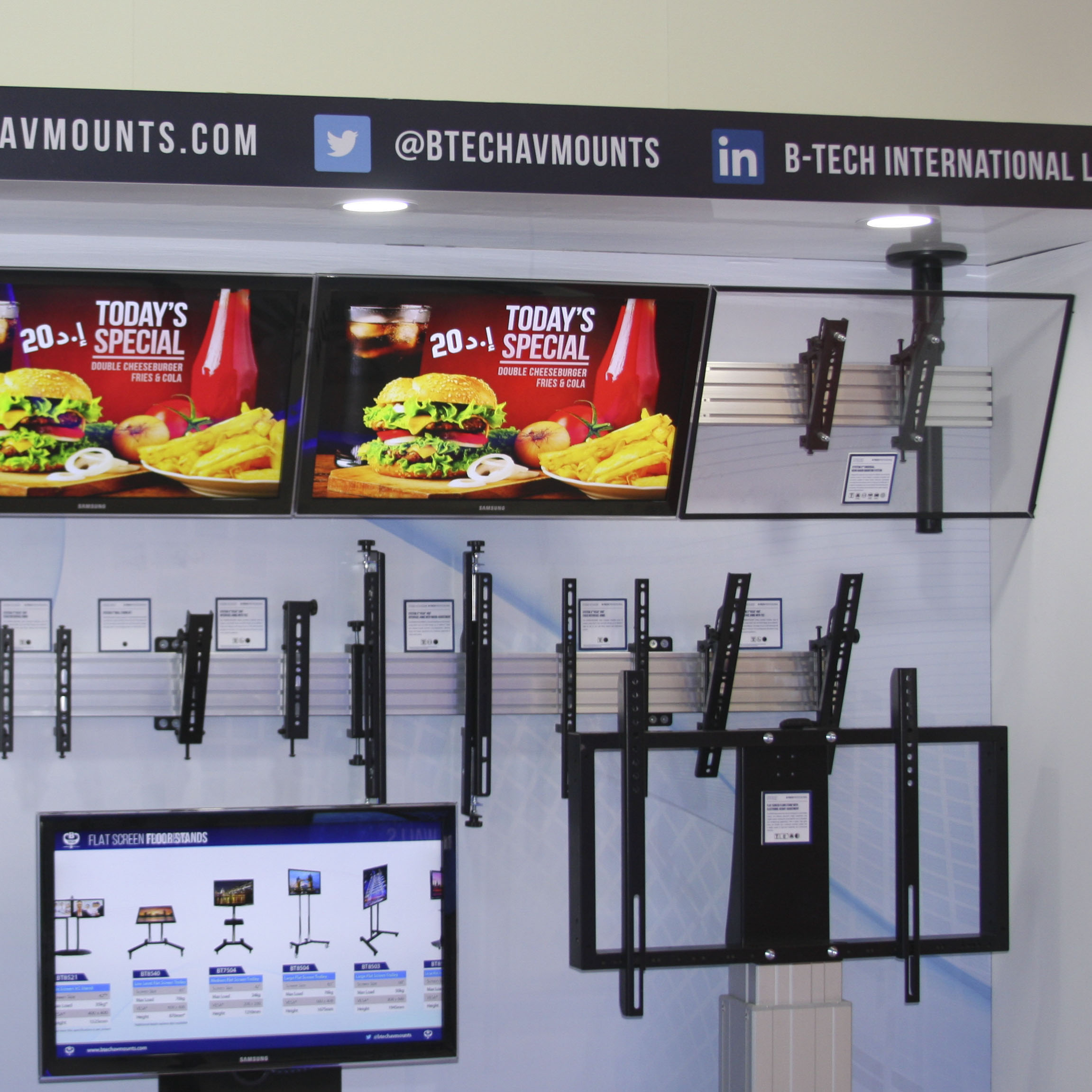 BT8330 System X universal menu board mounting system in a 4x1 pole mounted landscape configuration, holding 32&rdquo; Samsung screens